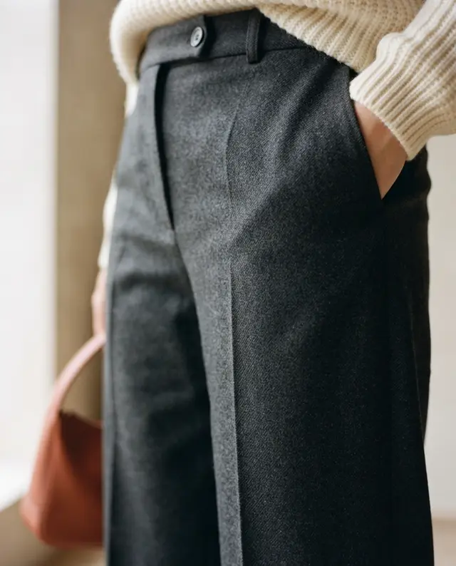 Pantalone Ampio antracite, dettaglio del tessuto